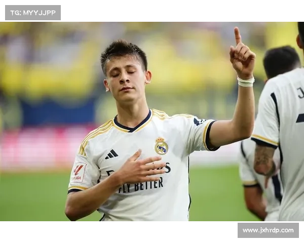 尤文图斯年轻球员在超级杯中的出色表现引发关注与期待