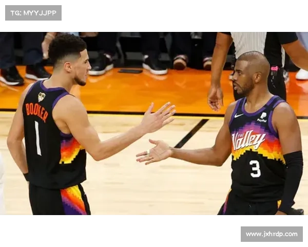 布克在赛场上展现的领导力与影响力分析