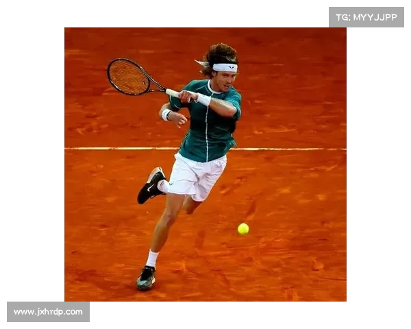 德米纳尔职业生涯重要时刻回顾 从新星崛起到全球赛场的突破之路